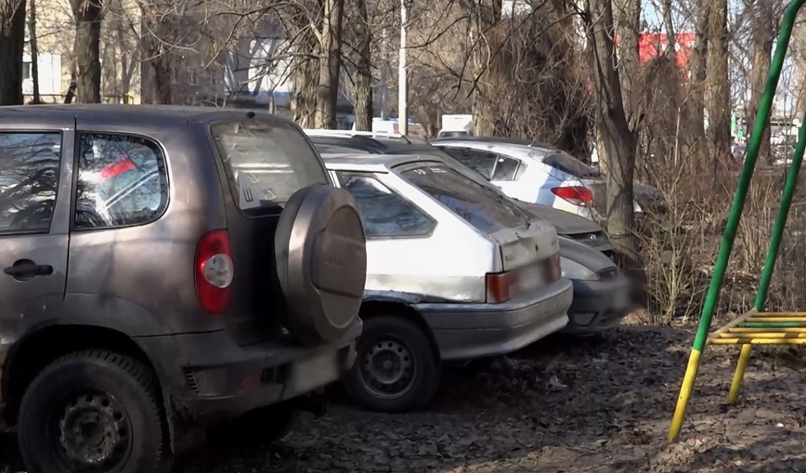 В Пензе борются с незаконными парковками на газонах с помощью умной камеры